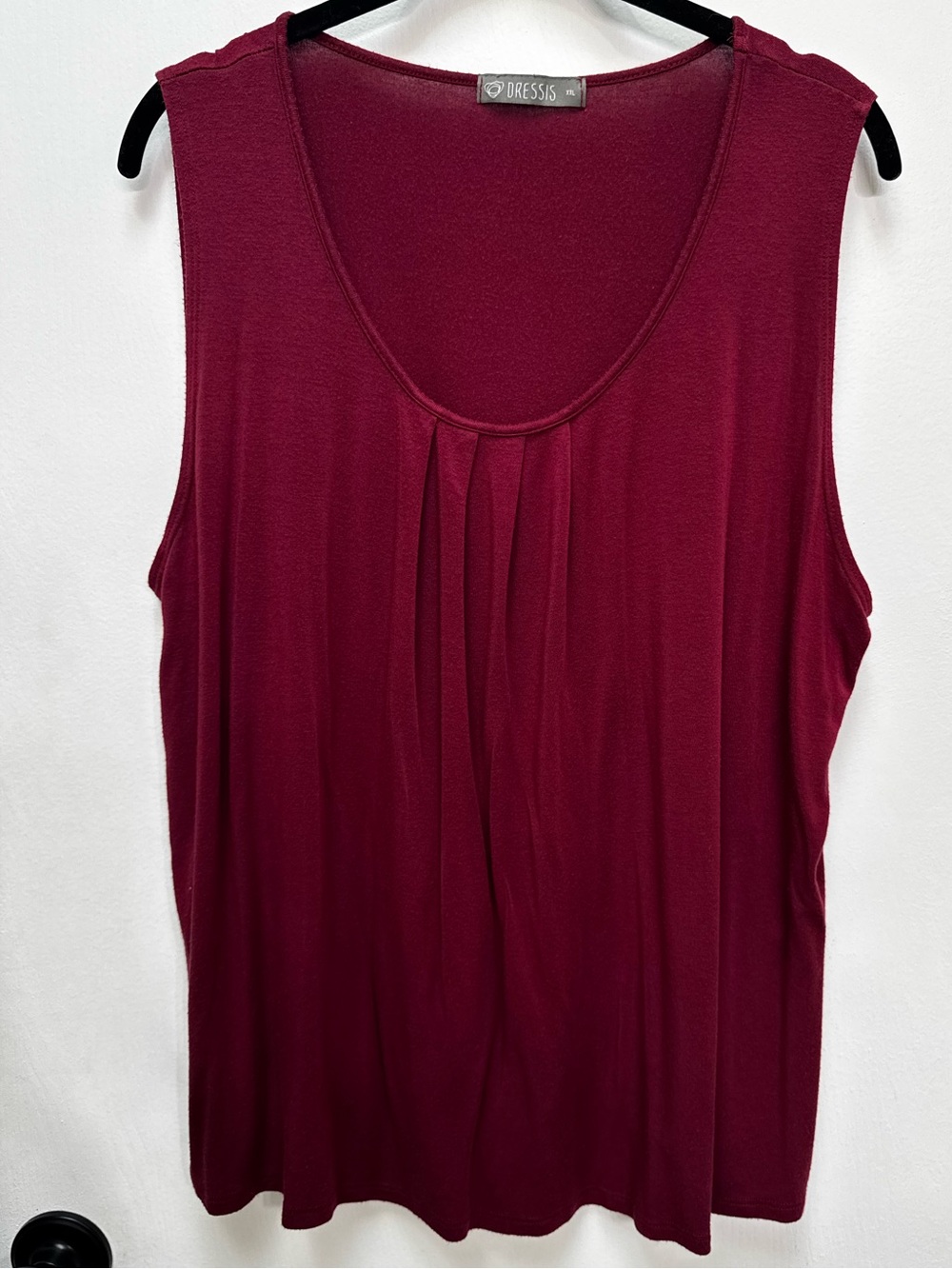 Women's Pleated Scoop Neck Tank - Wine